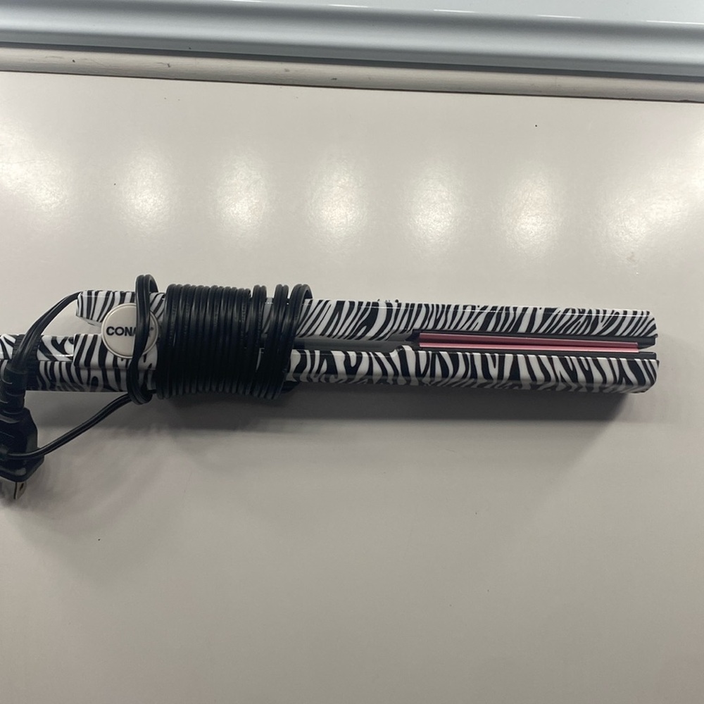 BRAND NEW NEVER USED hair straightener,